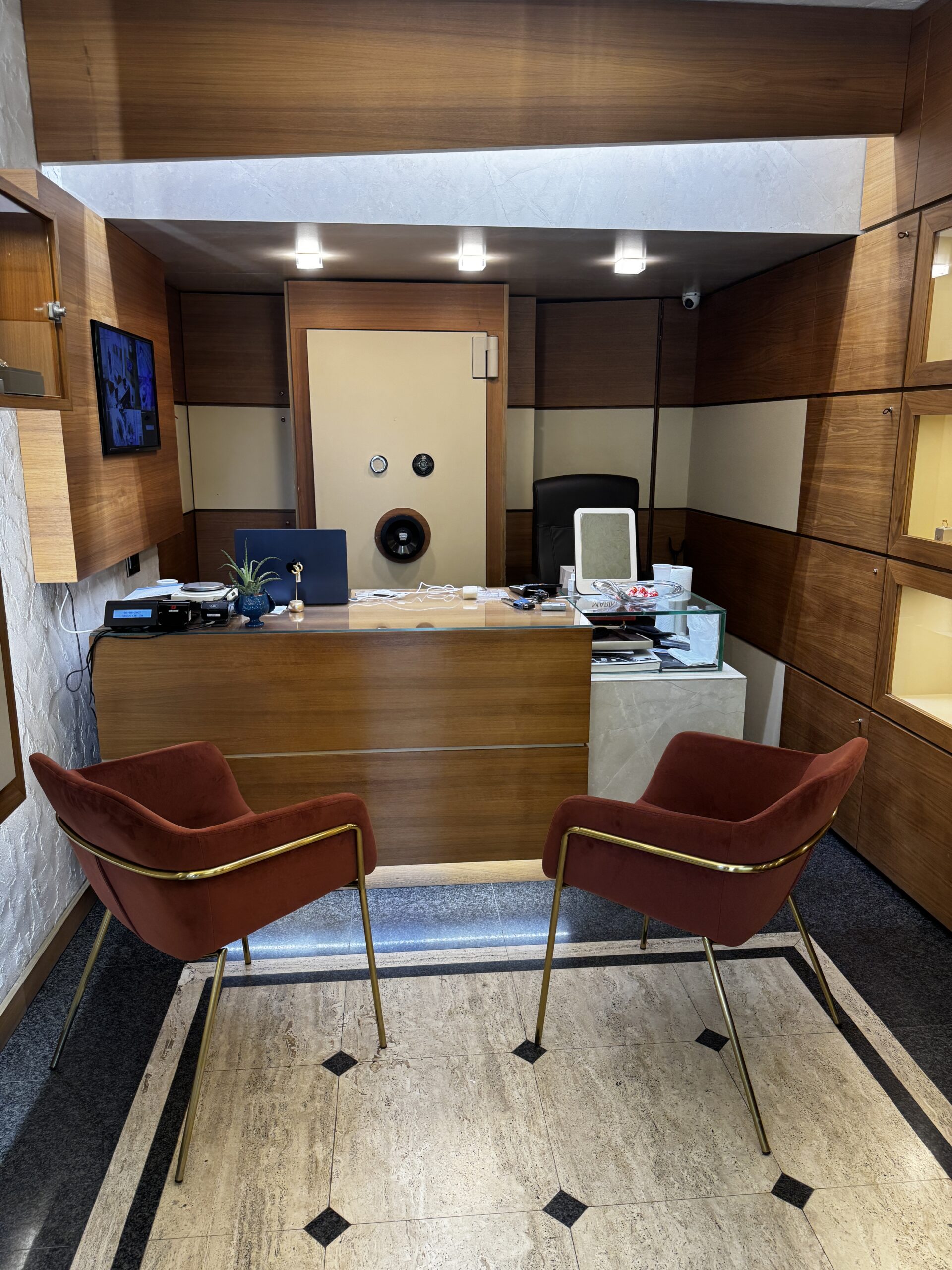 Interno negozio LV Gioielli